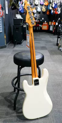 Squier - Classic Vibe '60s Precision Bass, Laurel Fingerboard - Olympic White 2